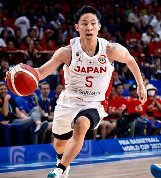 日本运动员勇往直前突破自我